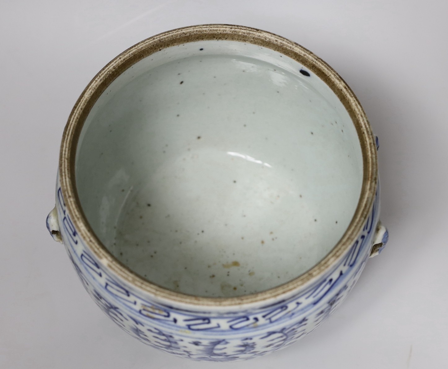 A 19th century Chinese blue and white jar and cover., kamcheng, 22cm high